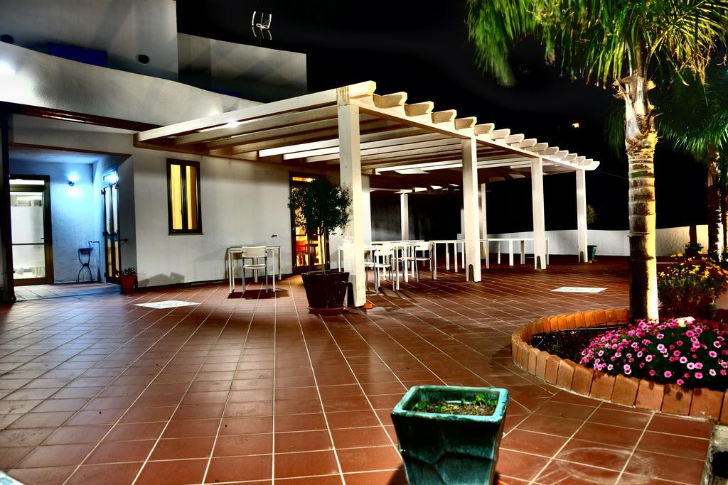 Hotel Alta Marea Gioiosa Marea Exteriér fotografie